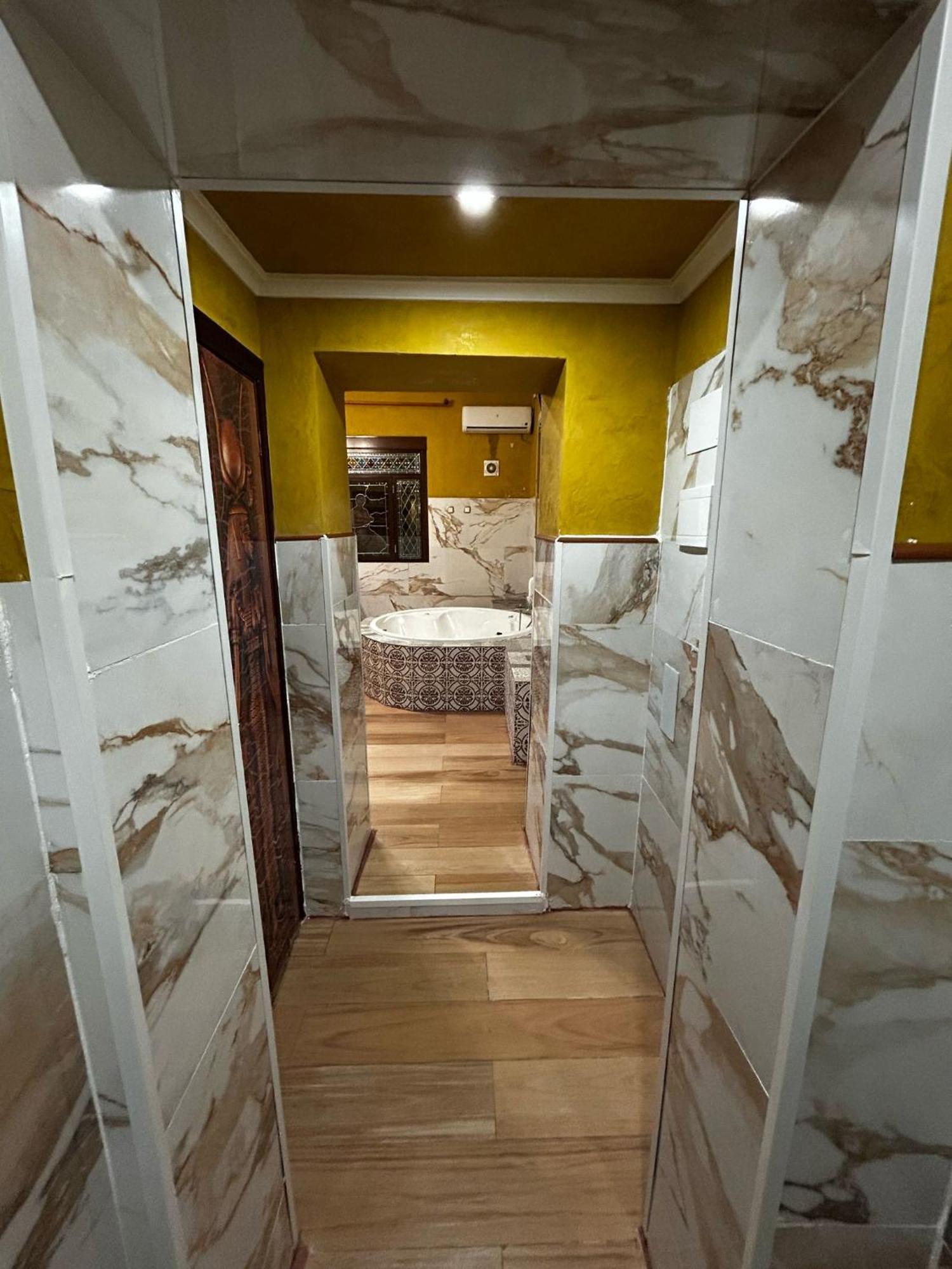 Hostal Avenida Andalucia - Solo Adultos Seville Exterior photo