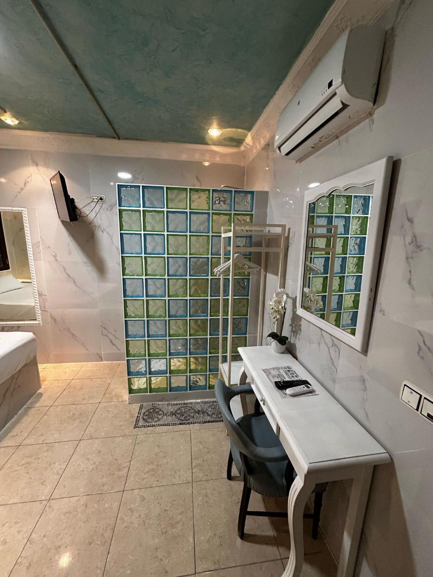Hostal Avenida Andalucia - Solo Adultos Seville Exterior photo